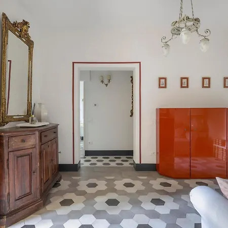 One-bedroom With Patio * Florence