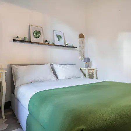 One-bedroom With Patio Apartment *