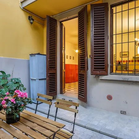 One-bedroom With Patio Apartment Florence