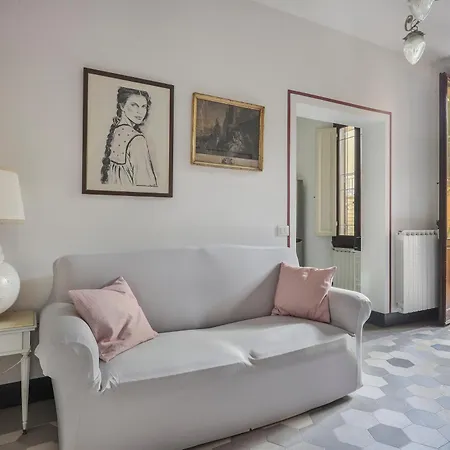 One-bedroom With Patio Apartment *