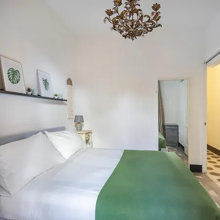 One-bedroom With Patio * Florencie